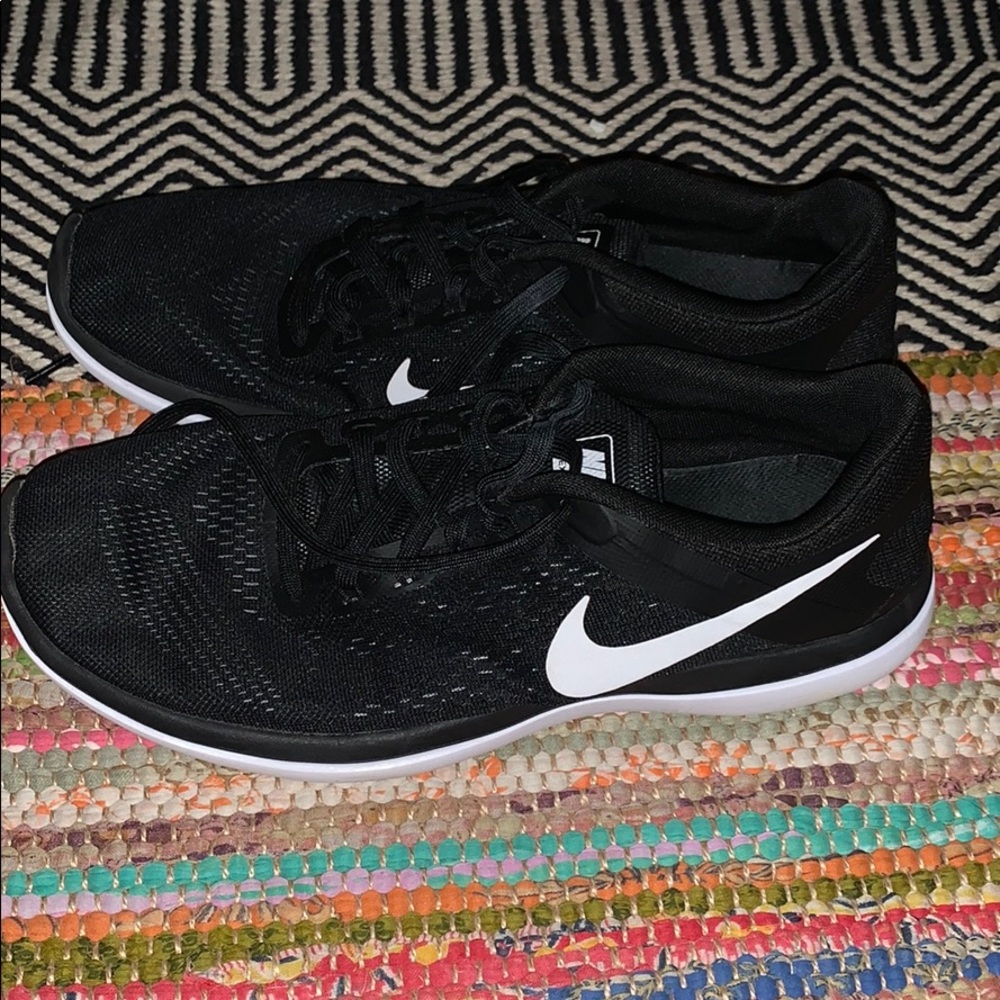 Nike black men’s running shoes size 10
